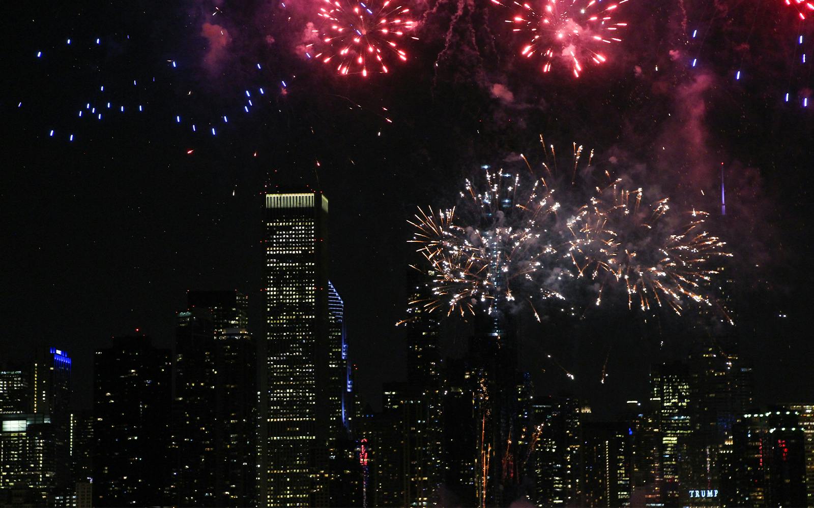 Chicago Fireworks Cruise Image 8