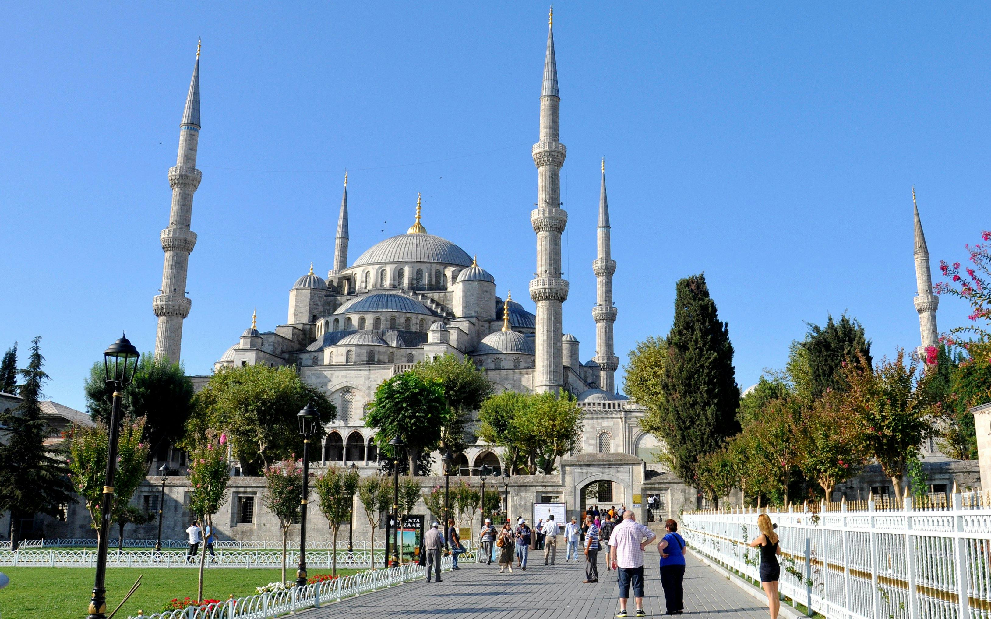 Combo: Blue Mosque, Hagia Sophia & Basilica Cistern Guided Tour + Bosphorus Cruise Image 1