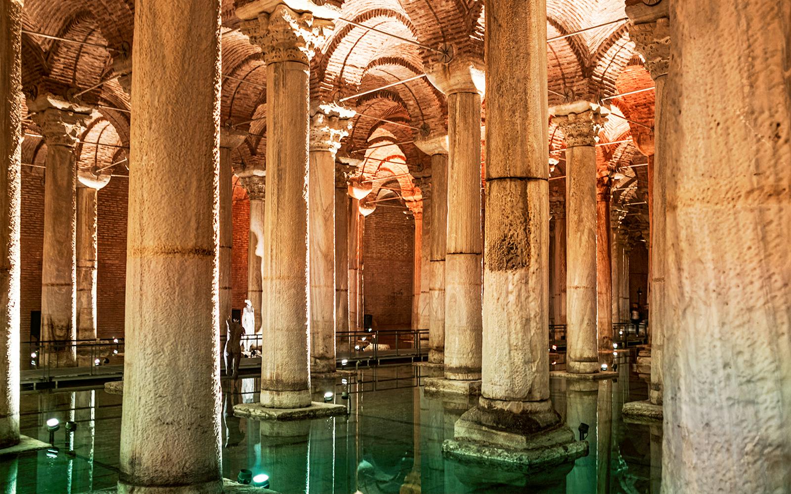 Combo Guided Tours with Entry Tickets: Hagia Sophia + Topkapi Palace or Basilica Cistern Image 12