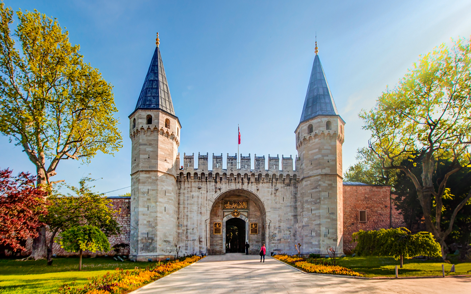 Combo: Istanbul Bosphorus Cruise + Topkapi Palace Tickets Image 4