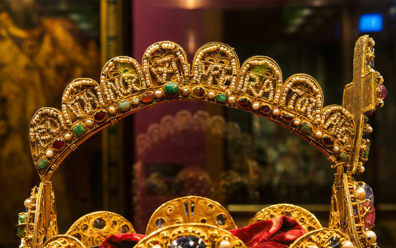 Combo: Kunsthistorisches Museum + Imperial Treasury Admission Tickets Image 11