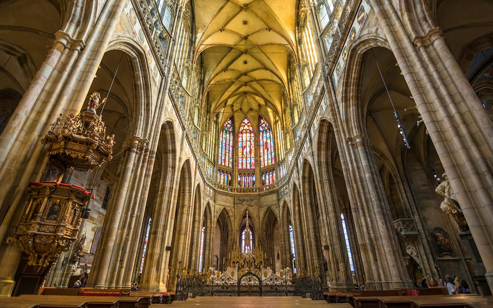 Combo: Prague Castle Guided Tour, River Cruise & Bus Transfer Image 2