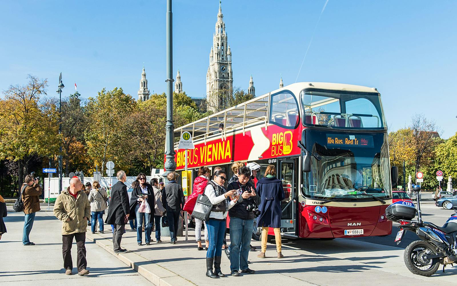 Combo (Save 16%): Vienna Hop-on Hop-off Bus Tour + Giant Ferris Wheel Tickets Image 2