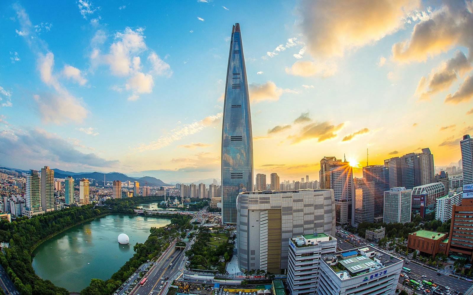 Combo (Save 26%): Lotte World + Seoul Sky Observatory Tickets Image 5