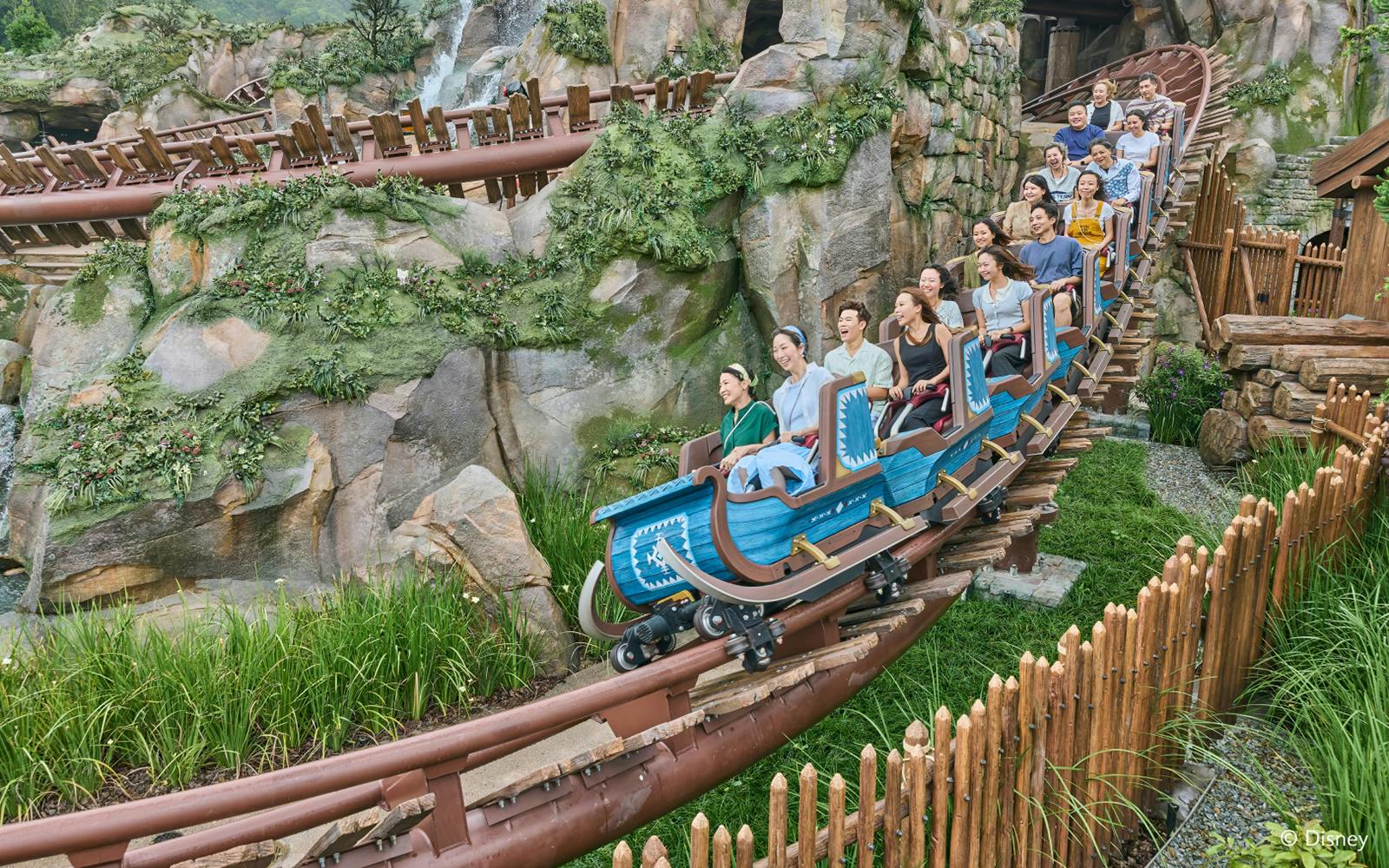 Disneyland: 1-Day Entry Ticket + Premier Access (Skip Waiting Lines) Image 4