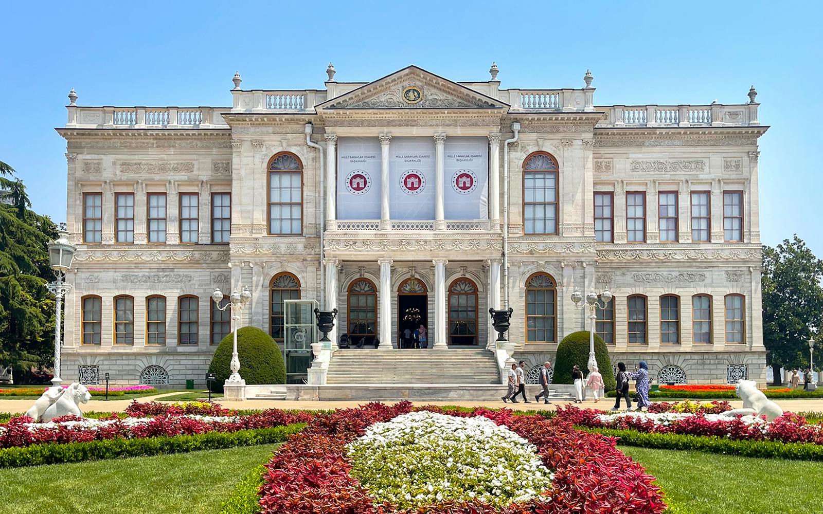 Dolmabahçe Palace & Harem Skip-the-Line Tickets with Audio Guide Image 1