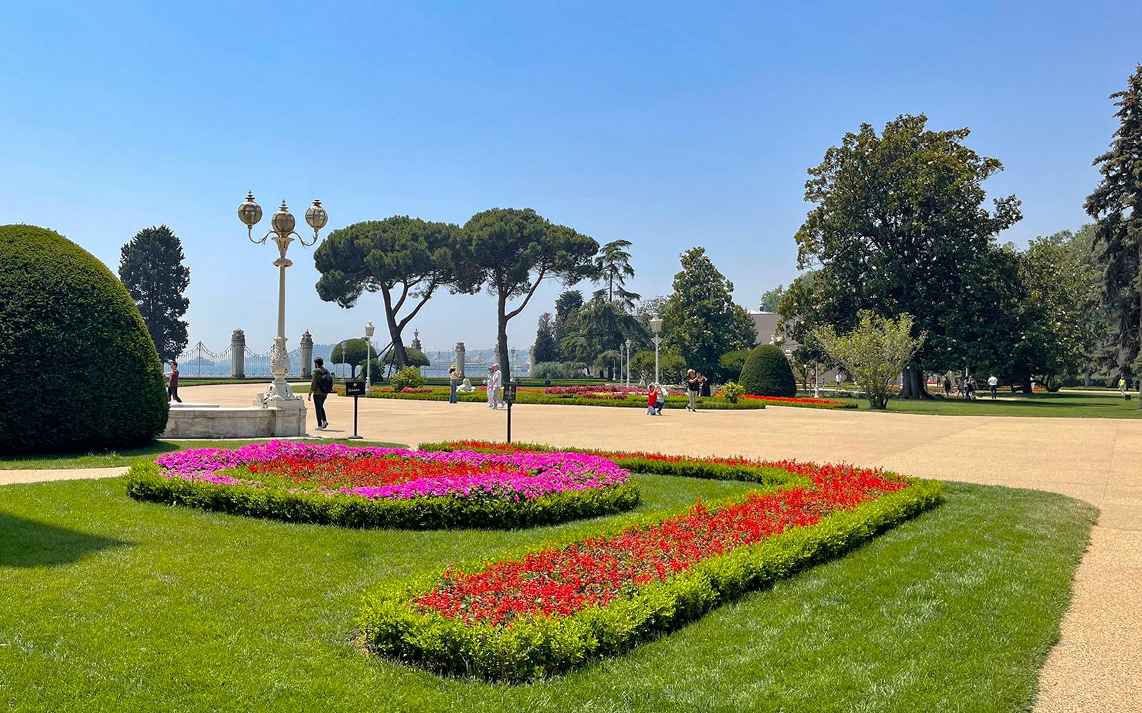 Dolmabahçe Palace & Harem Skip-the-Line Tickets with Audio Guide Image 12