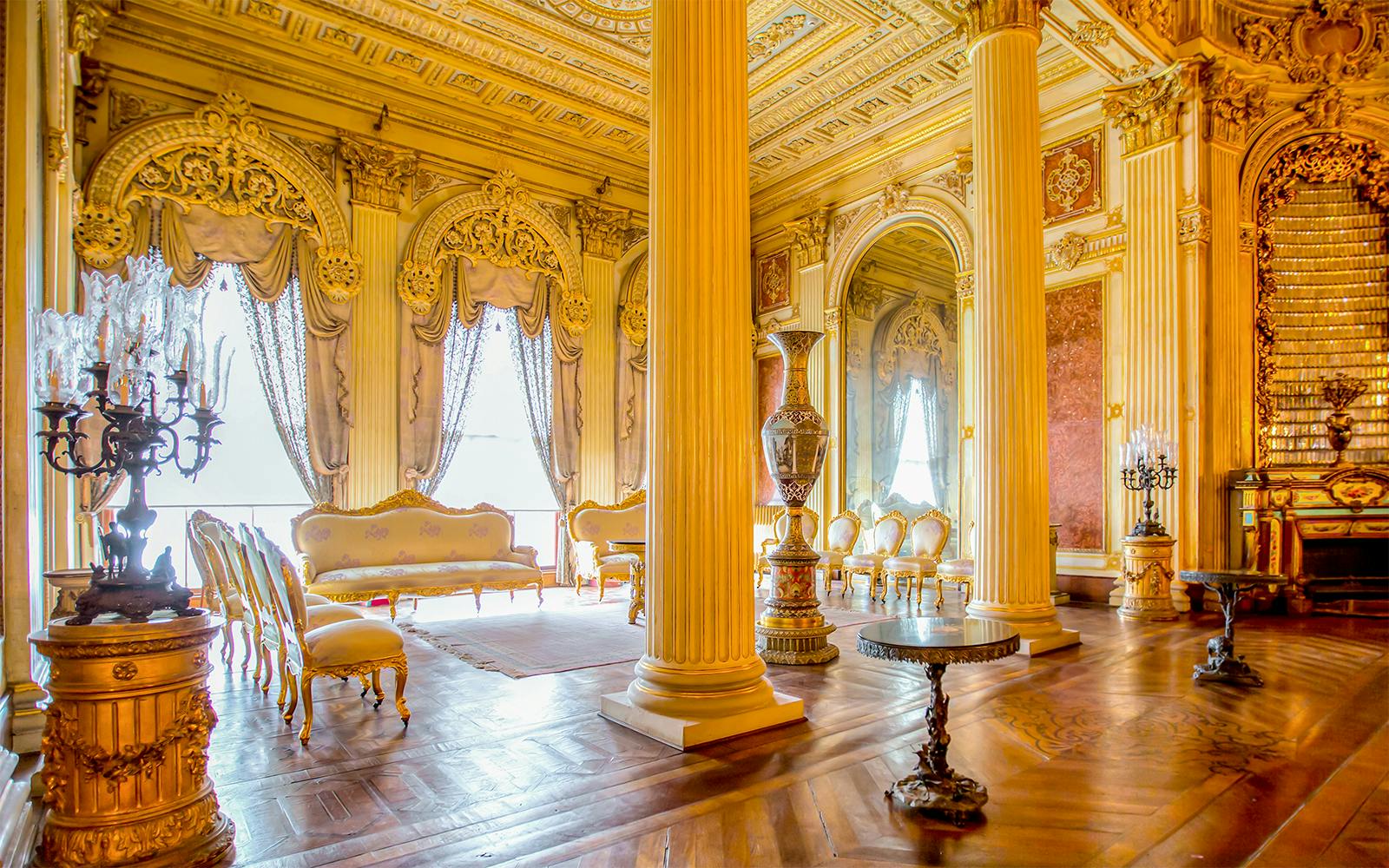 Dolmabahçe Palace & Harem Skip-the-Line Tickets with Audio Guide Image 4
