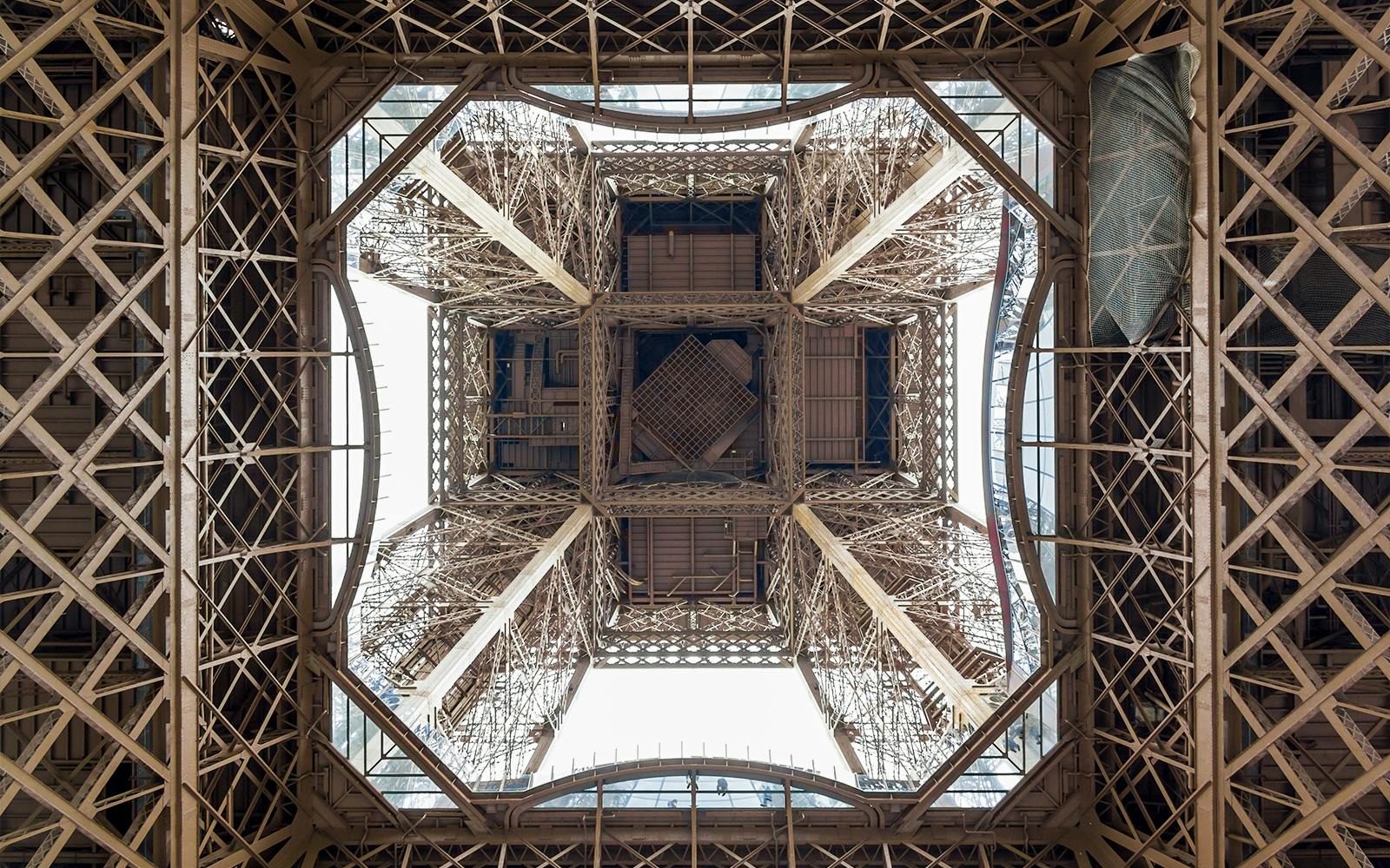 Eiffel Tower Dedicated Reserved Summit Access by Elevator Image 4