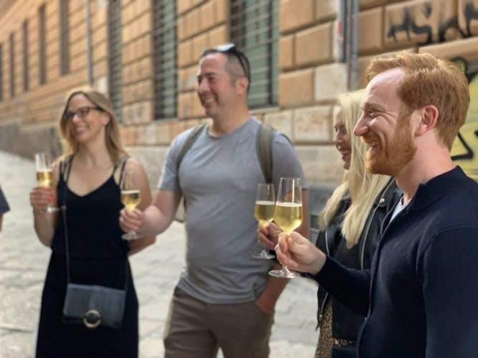 Evening street food and wine tour in Venice