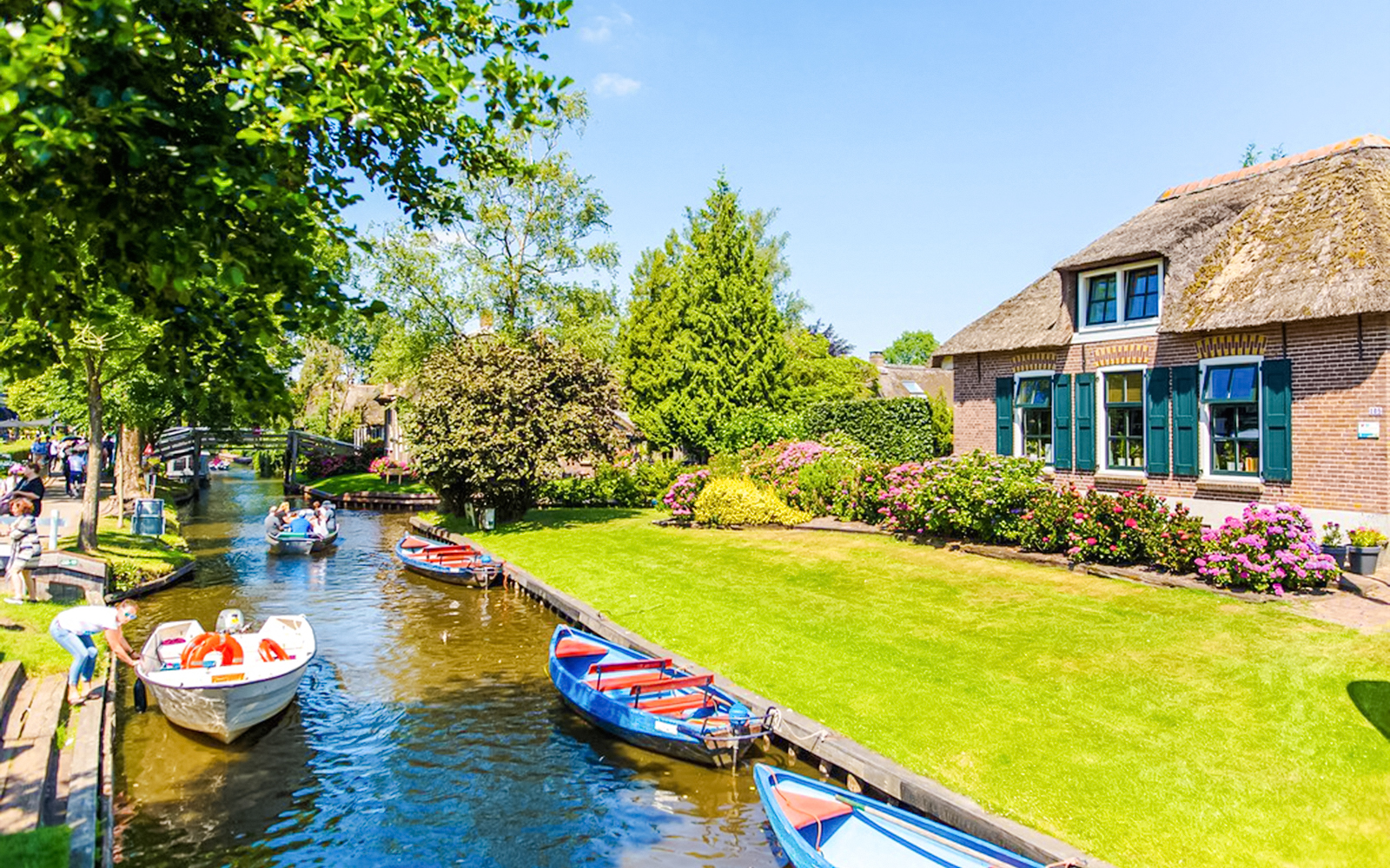 From Amsterdam: Giethoorn Guided Day Trip with Boat Tour Image 2