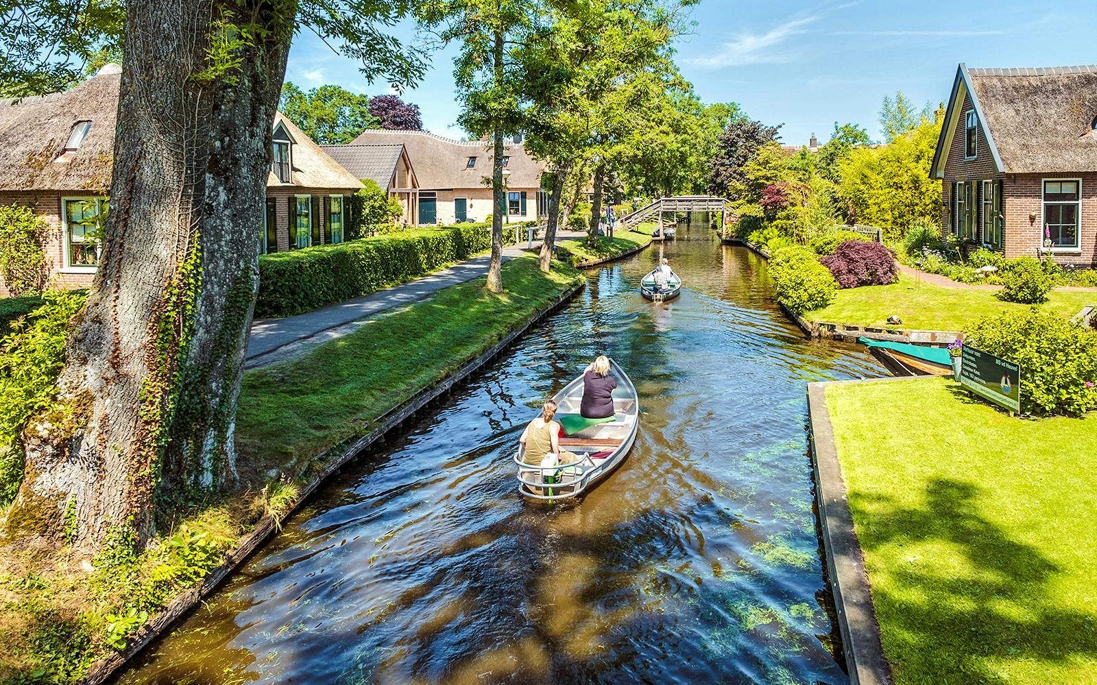 From Amsterdam: Giethoorn Small-Group Day Tour with Electric Boat Ride Image 1