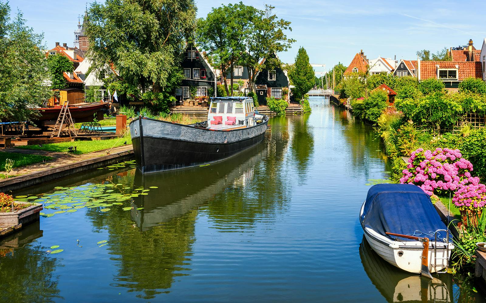 From Amsterdam: Zaanse Schans, Volendam, Edam and Marken Guided Tour Image 2