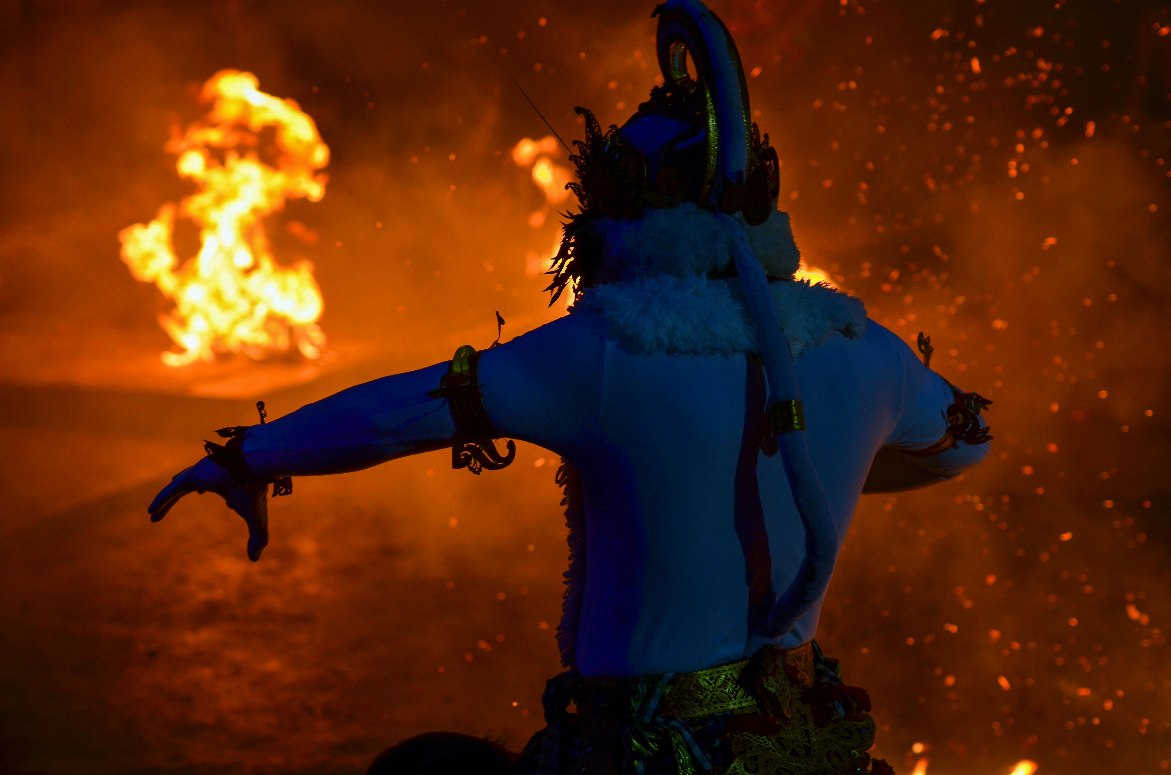 From Bali: Private Tour of Tanah Lot, Uluwatu Temple & Kecak Dance Show at Sunset Image 8