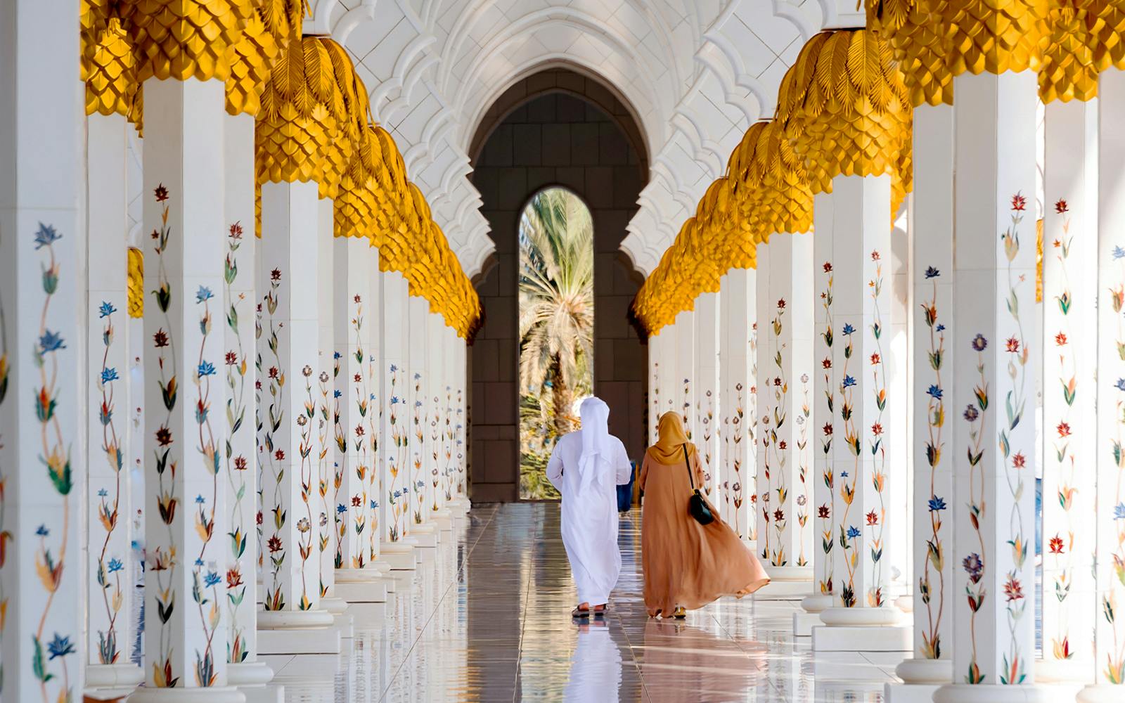 From Dubai: Abu Dhabi Full-Day City Tour with Qasr Al Watan & Sheikh Zayed Grand Mosque Image 5