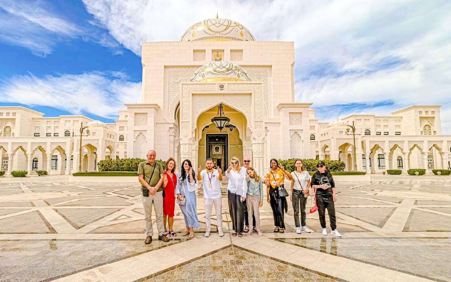 From Dubai: Abu Dhabi Full-Day City Tour with Sheikh Zayed Grand Mosque Image 1