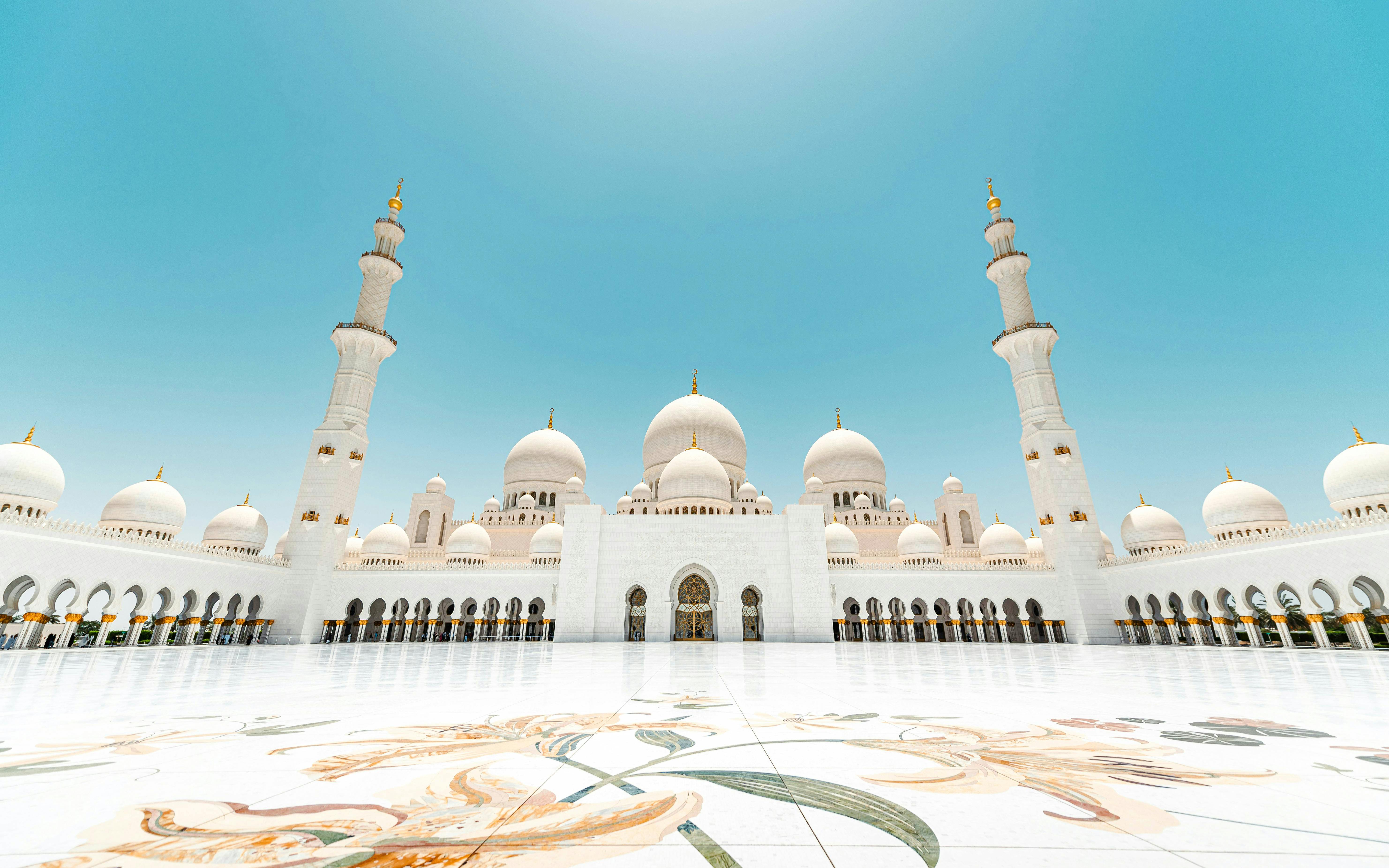 From Dubai: Abu Dhabi Full-Day City Tour with Sheikh Zayed Grand Mosque Image 3