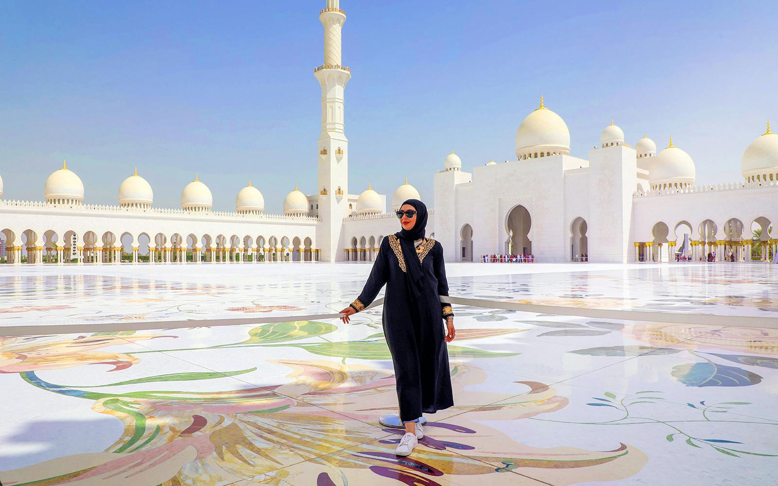 From Dubai: BAPS Hindu Temple & Sheikh Zayed Mosque Full-Day Guided Tour Image 3