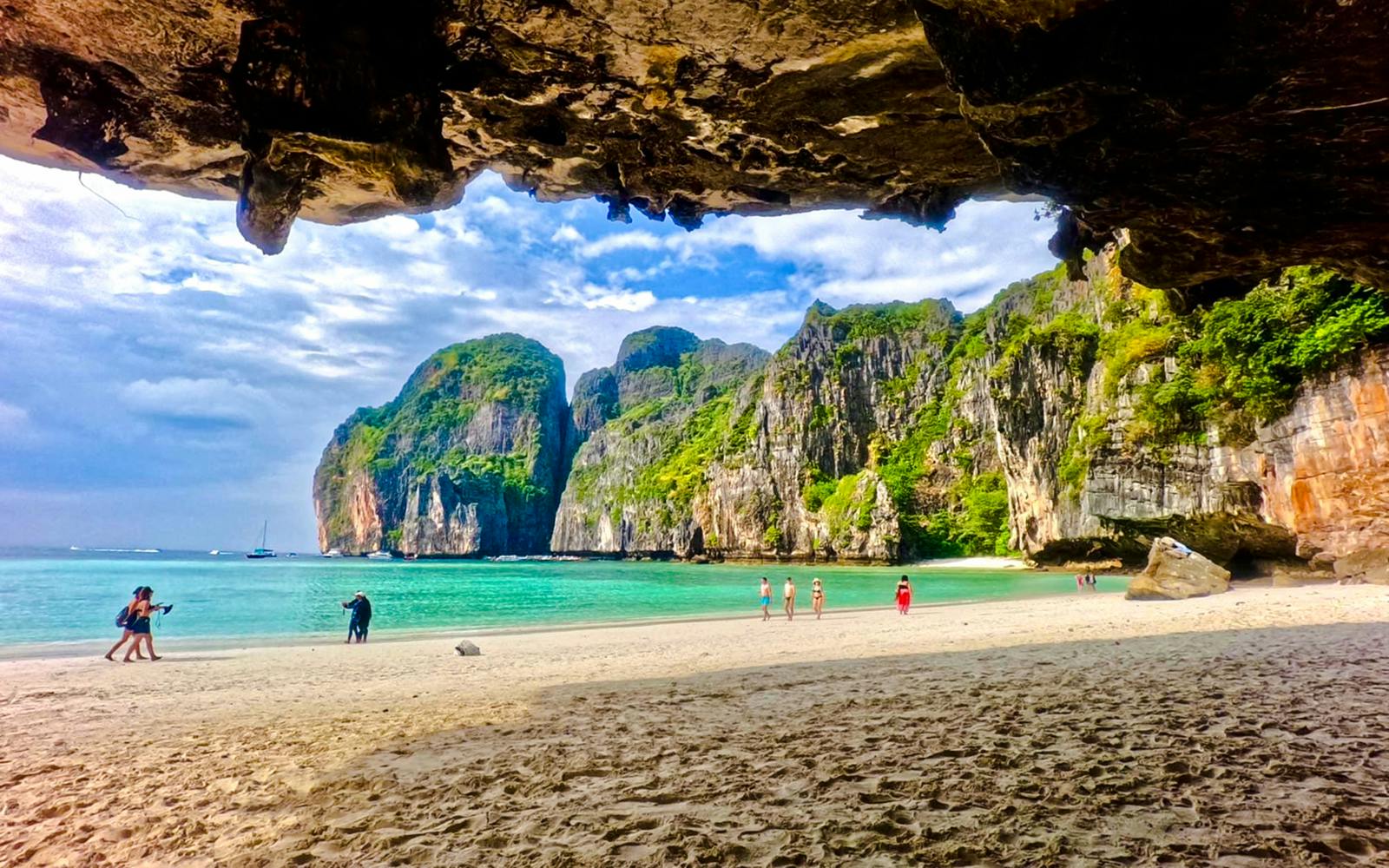 From Krabi: Phi Phi Island & 4 Islands Sunset Day Tour by Speedboat with Lunch & Transfers Image 4