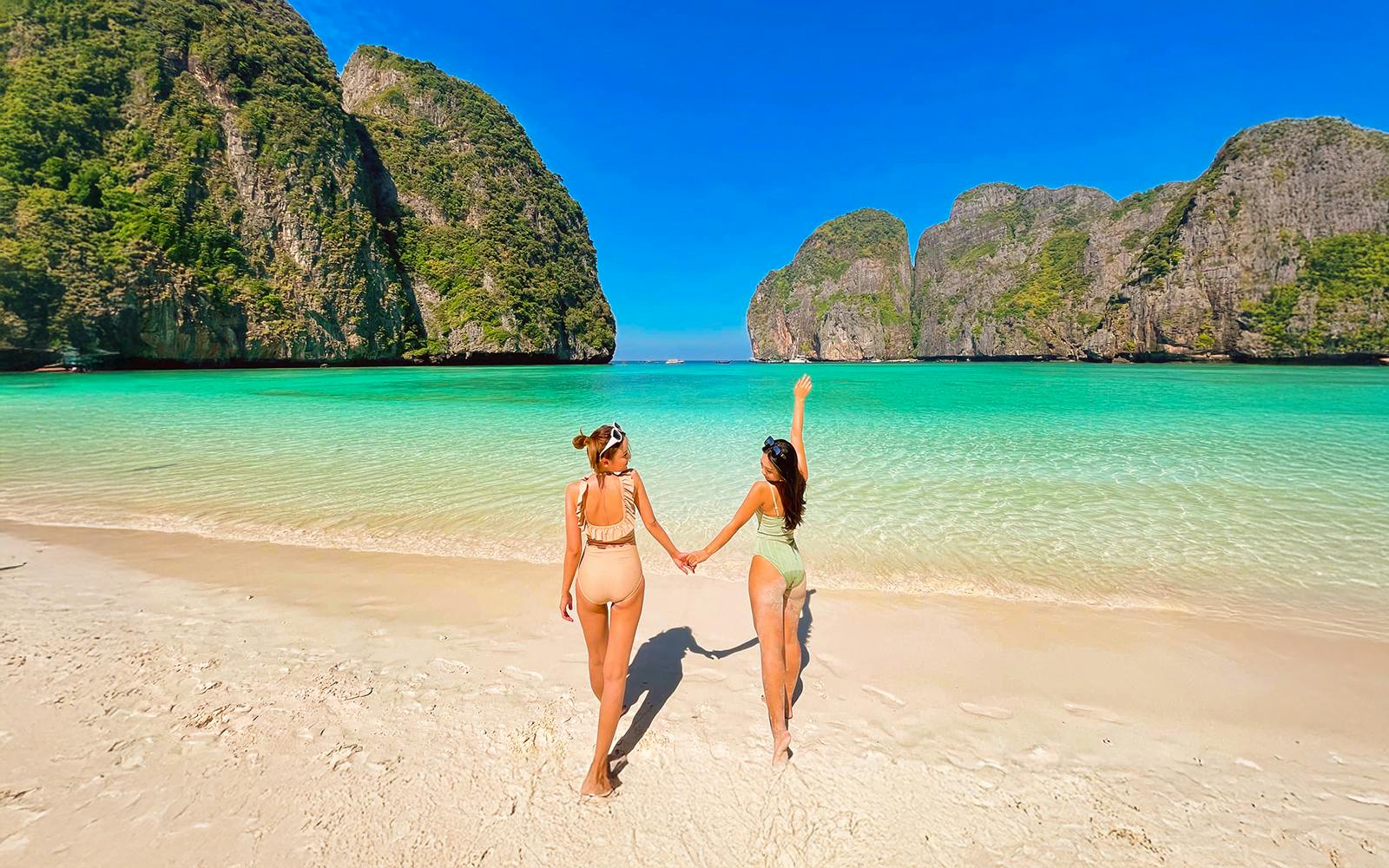 From Krabi: Phi Phi Island & 4 Islands Sunset with Bioluminescent Plankton Tour by Speedboat with Lunch, BBQ Dinner & Transfers Image 3