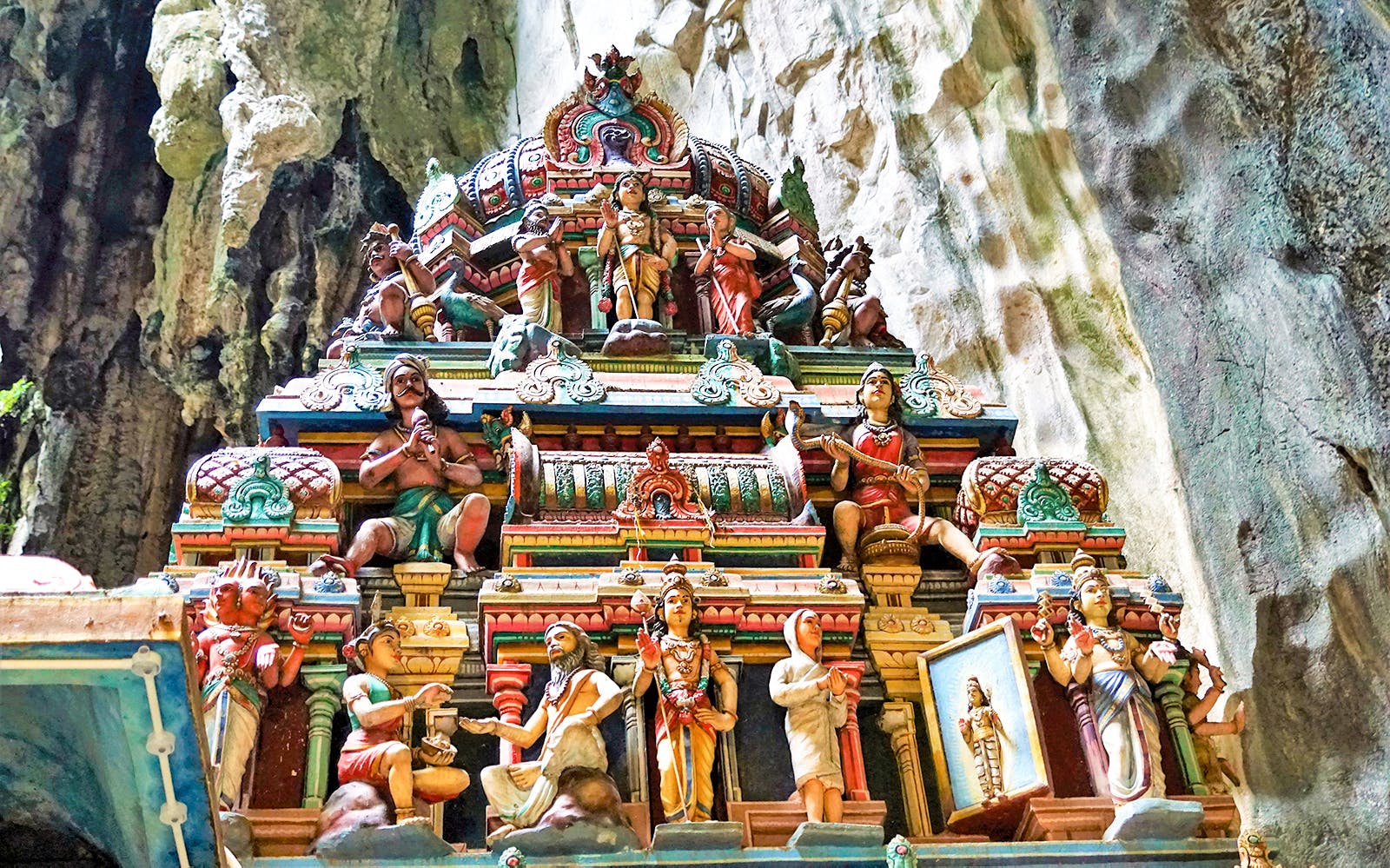 From Kuala Lumpur: Full-Day Tour of Batu Caves & Colmar Tropicale with Transfers Image 4