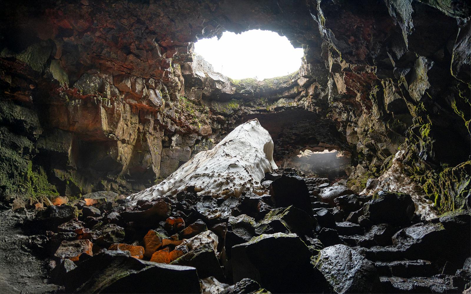 From Reykjavik: Raufarhólshellir Lava Tunnel Guided Tour with Transfers Image 2