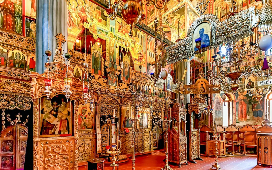 From Thessaloniki: Meteora Monasteries & Caves Full-Day Trip Image 4