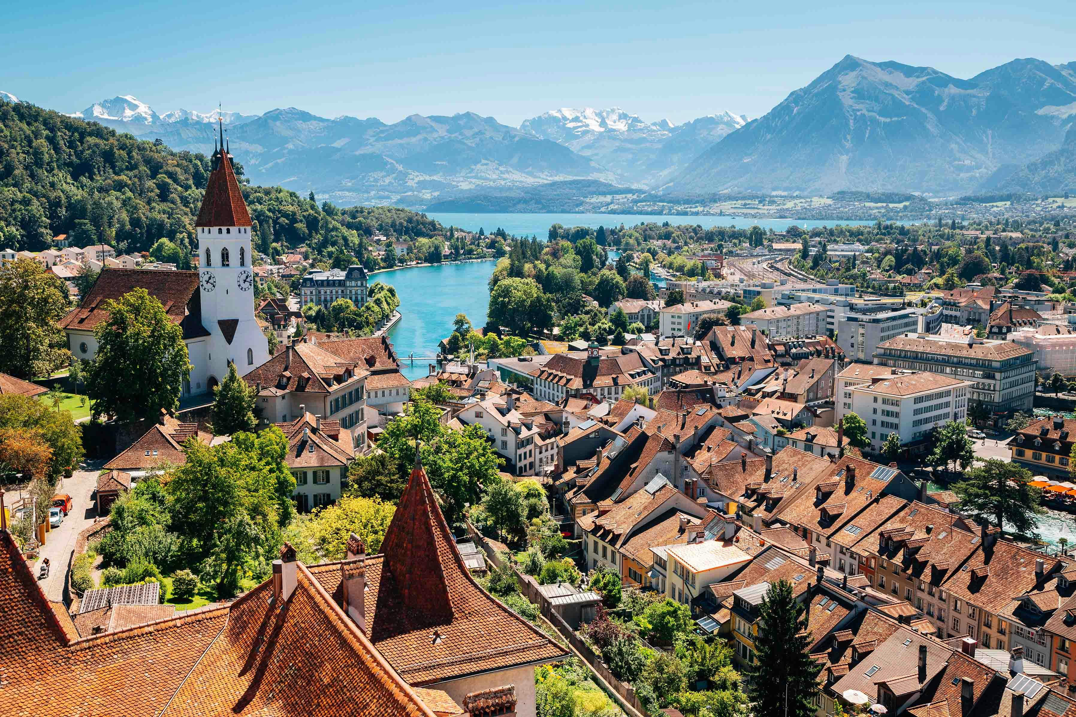 From Zürich: Grindelwald, Interlaken & Lauterbrunnen Day Trip Image 1