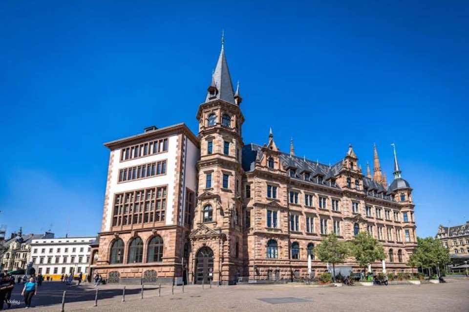 Future history guided walking tour