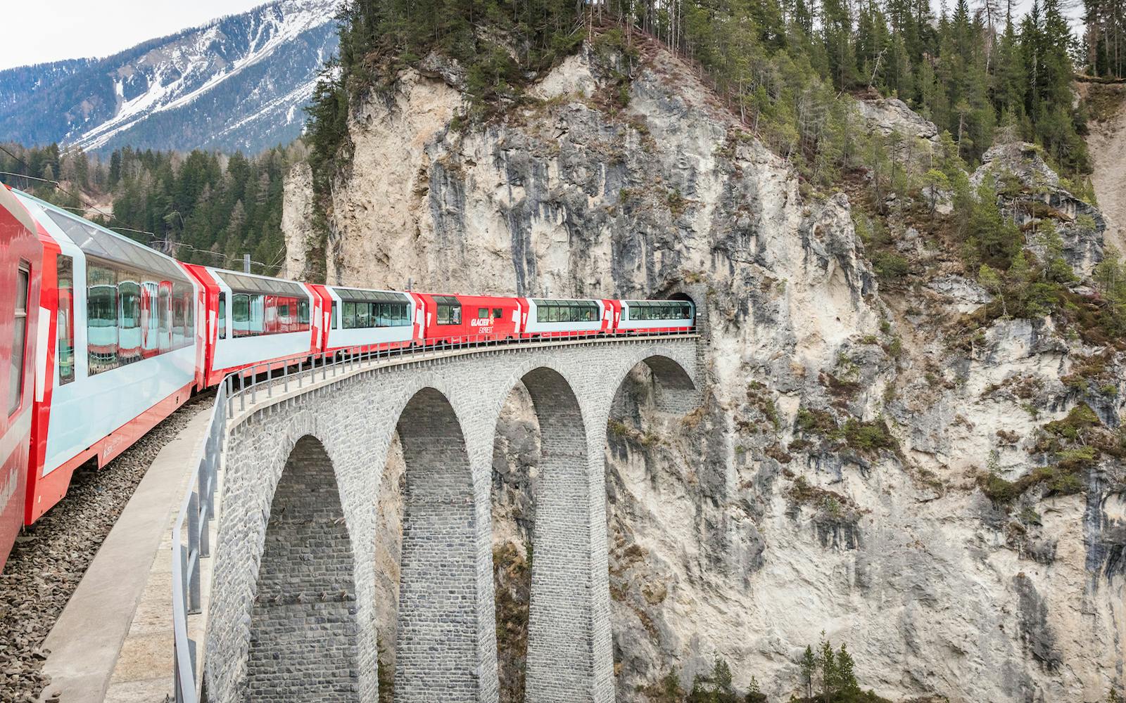 Glacier Express (Ticket with Seat Reservation): Zermatt to/from Chur/St. Moritz Image 4