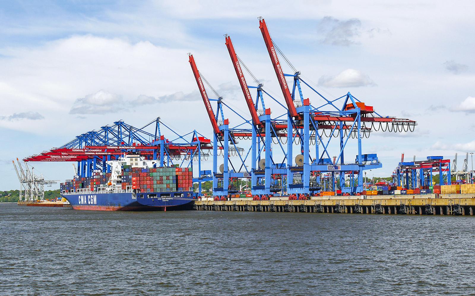 Hamburg Harbor Small-Group Cruising Tour Image 5