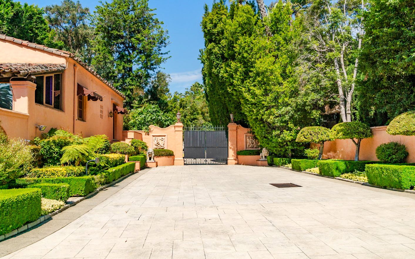 Hollywood Sightseeing & Celebrity Homes Tour Image 5