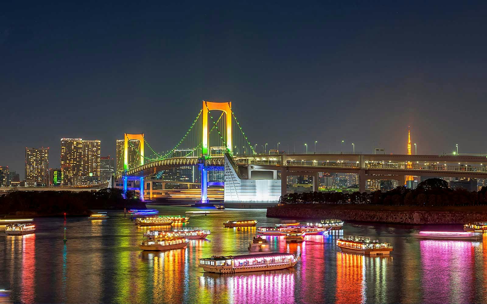 Luxury Dinner Cruise in Tokyo Image 3