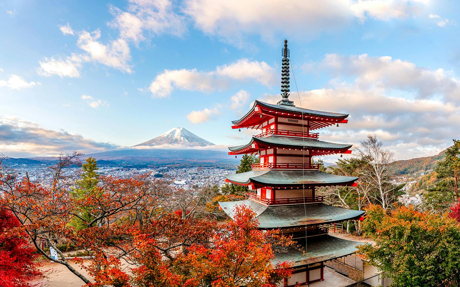 Mount Fuji Guided Day Tour with Lake Kawaguchi & Lake Yamanaka Image 2