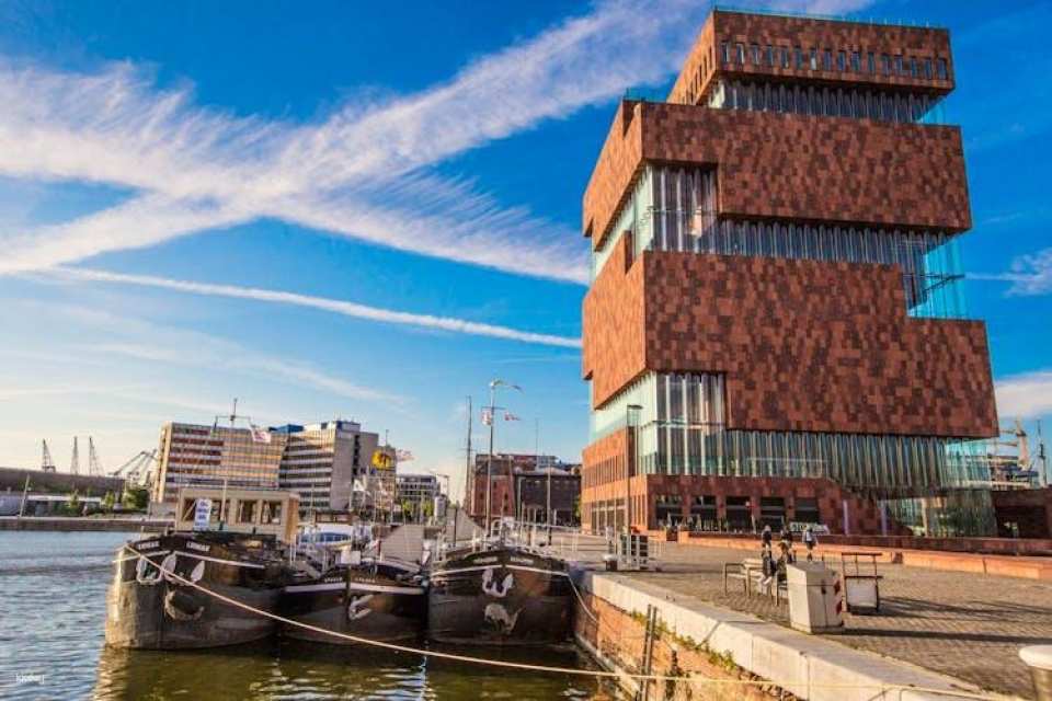 Navigate Antwerp's most Insta-perfect spots with a local