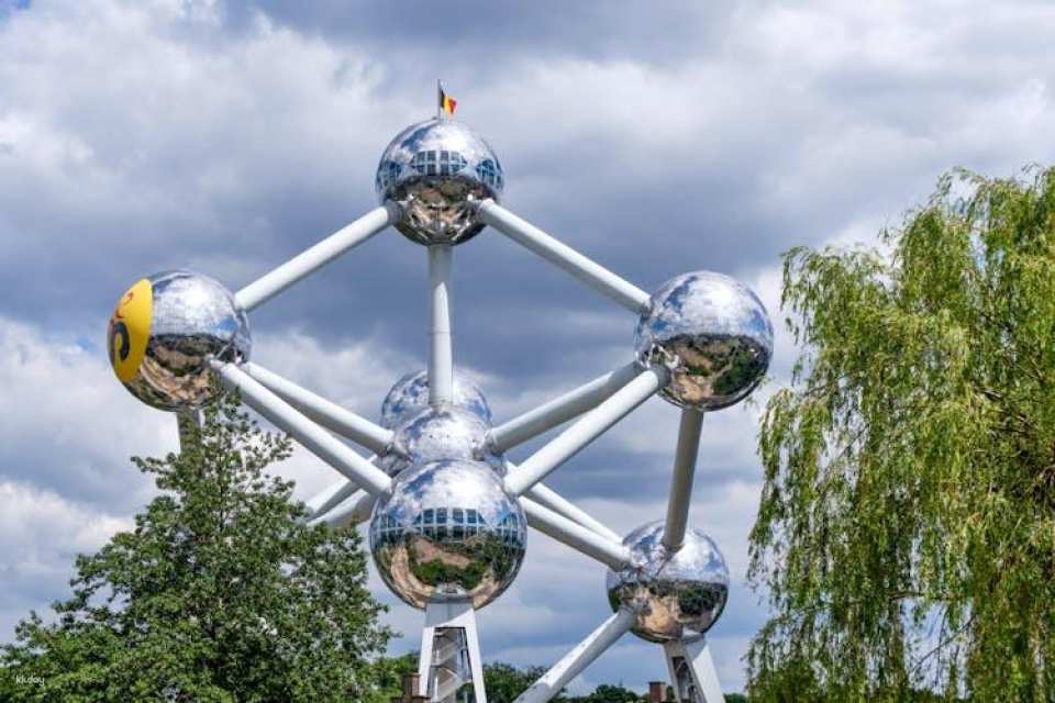 Navigate Brussels's most Insta-perfect spots with a local
