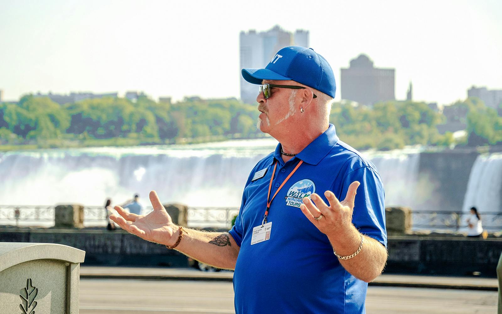 Niagara Falls Canada: Guided Tour with Hornblower Cruise Image 4
