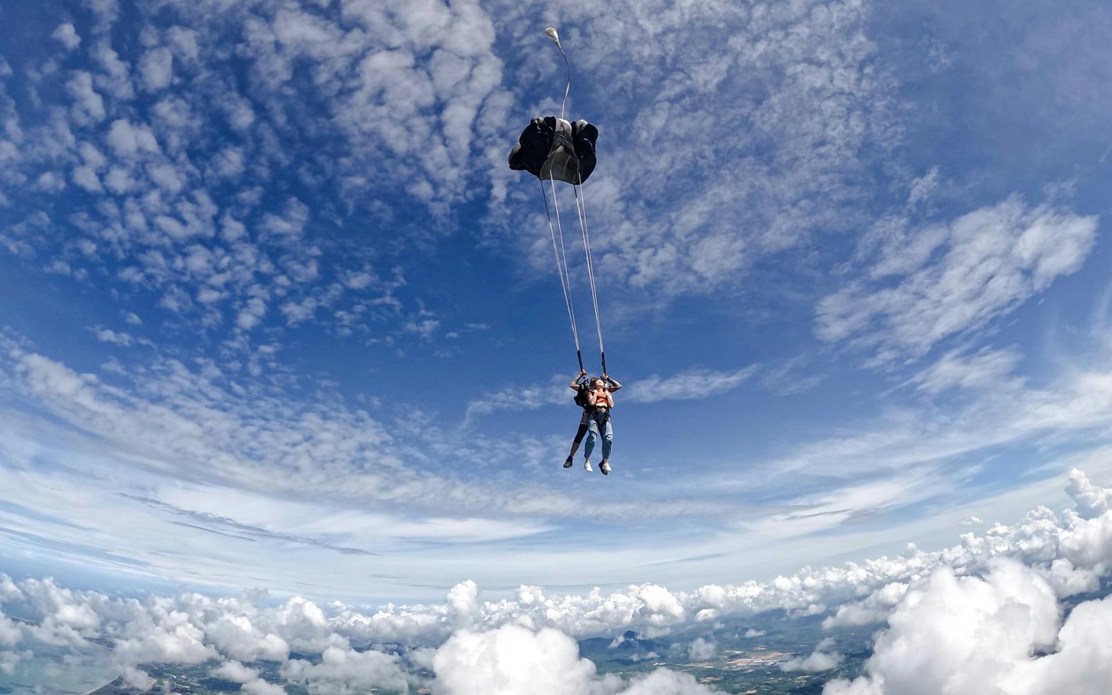 Ocean View Tandem Skydive in Pattaya: 13,000 ft Jump with Hotel Transfers Image 10