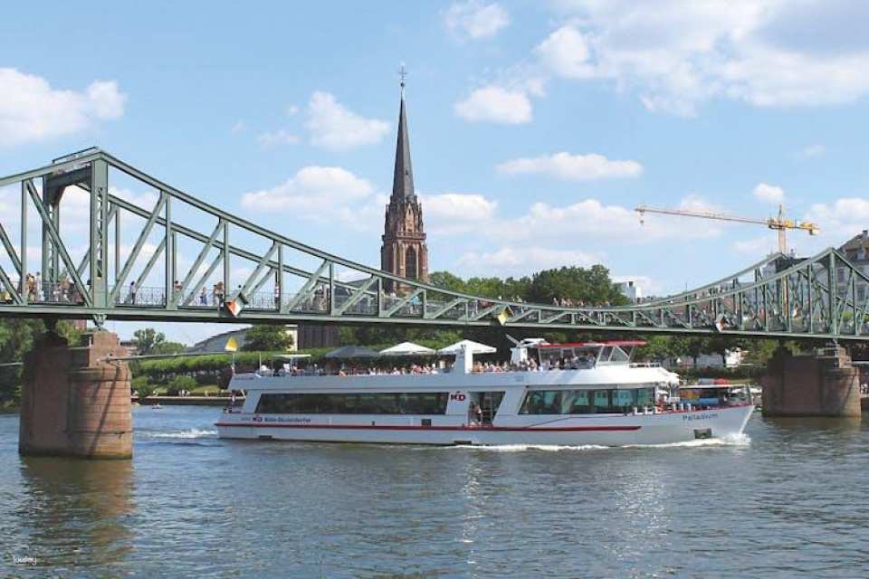 Panorama river boat cruise in Frankfurt