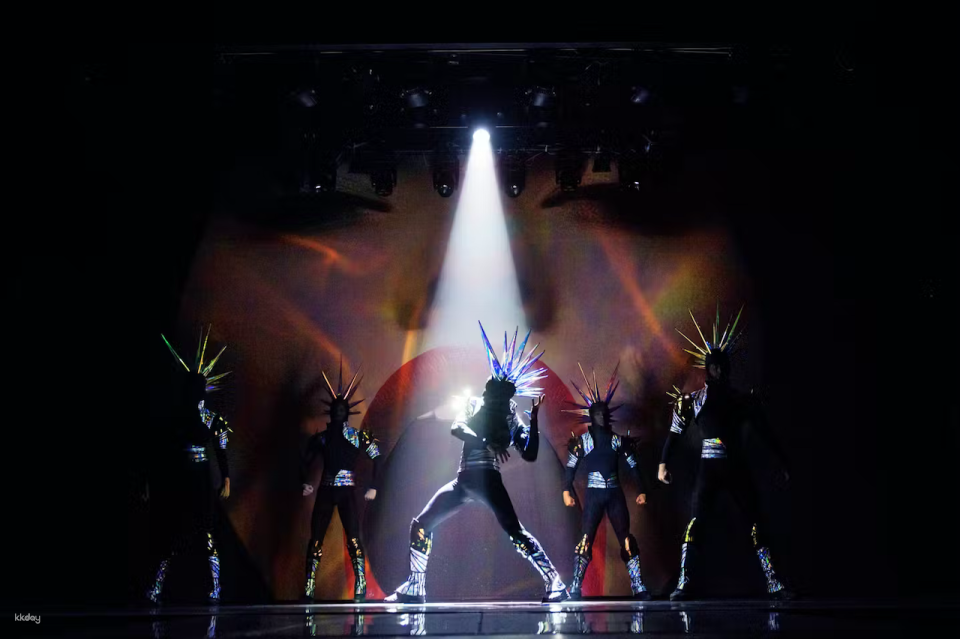 Paradis Latin Cabaret Night Show | France