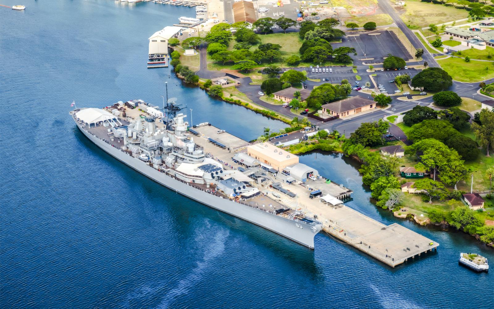 Pearl Harbor, Arizona Memorial, and Battleship Missouri Full-Day Tour Image 3