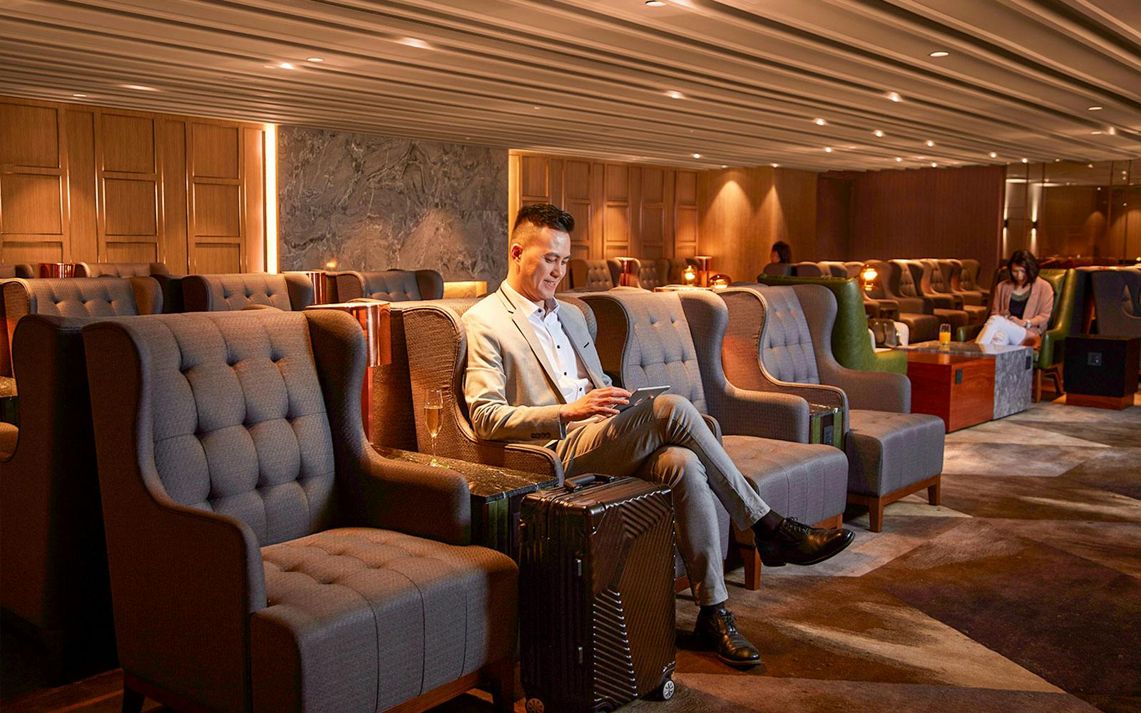 Plaza Premium First Class Lounge at Hong Kong International Airport (Gate 1) Image 2