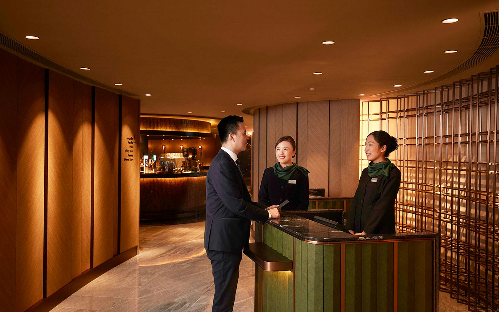 Plaza Premium First Class Lounge with Infinity Room at Hong Kong International Airport (Gate 1) Image 1