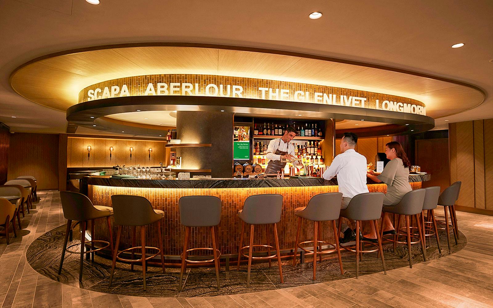Plaza Premium First Class Lounge with Infinity Room at Hong Kong International Airport (Gate 1) Image 4