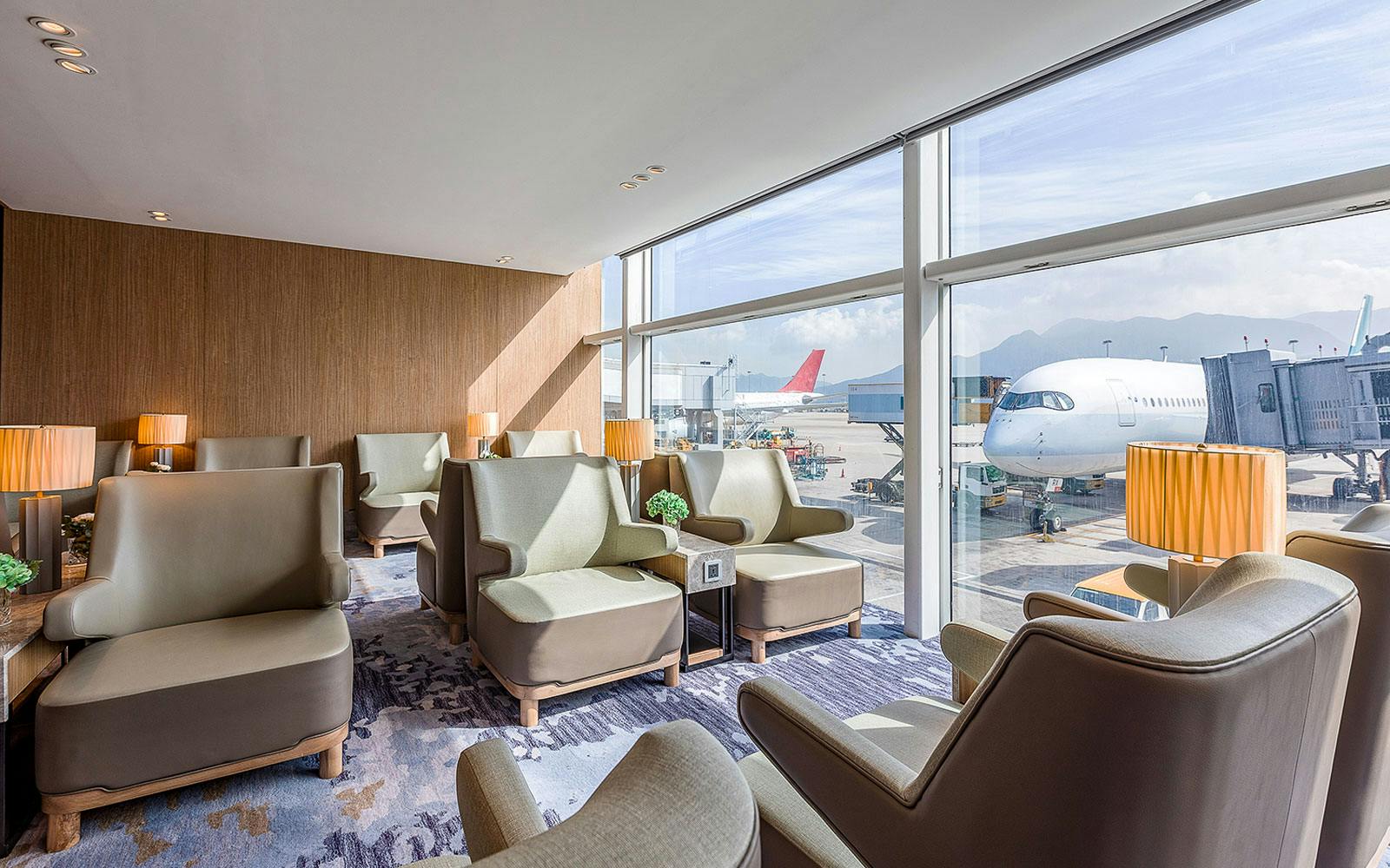 Plaza Premium Lounge Access at Hong Kong International Airport: Standard Lounge (Gate 1, 35, and 60) Image 4