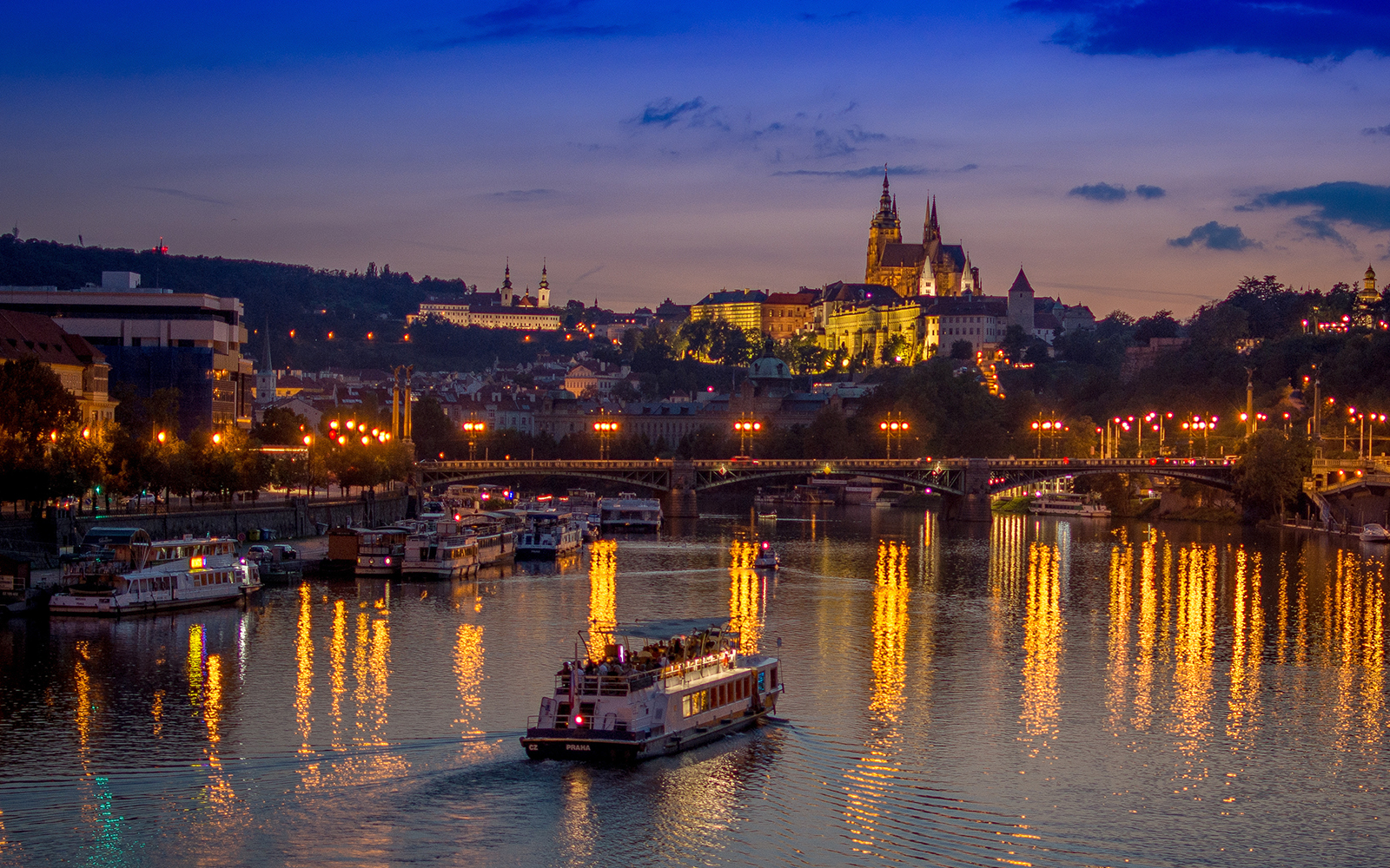 Prague Boat Party with After-Party at EPIC Image 2