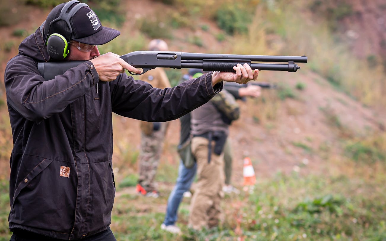 Prague: Shooting Experience with 3 to 10 Guns & Bus Transfer Image 1
