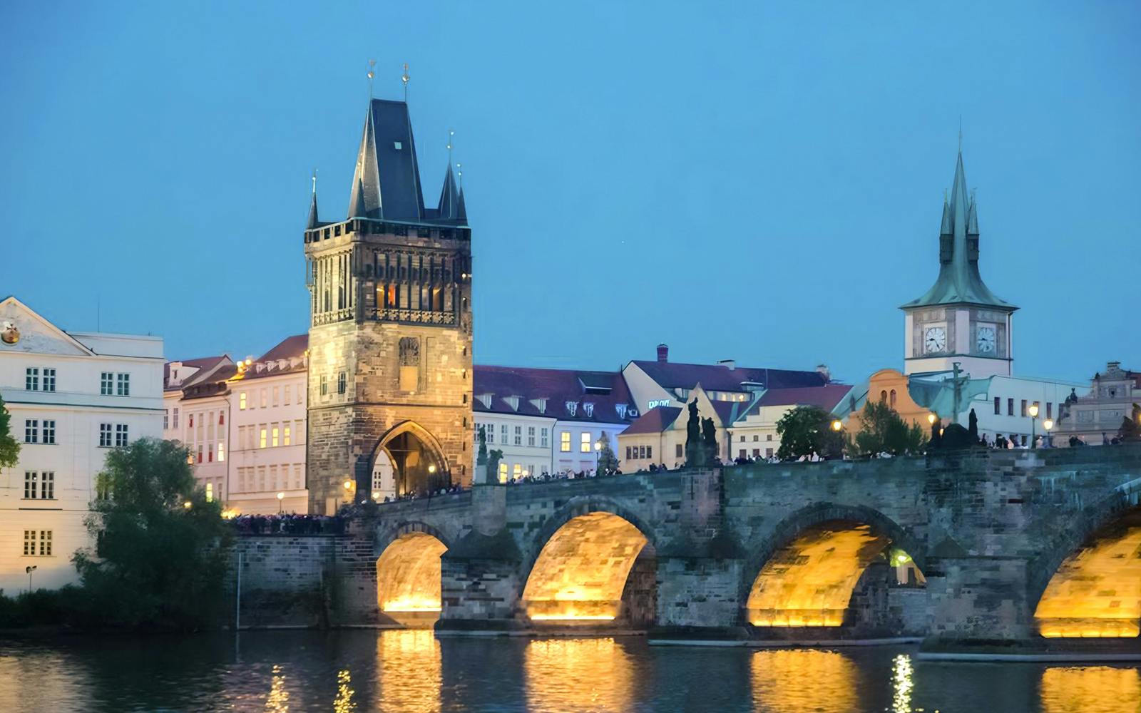 Prague Sightseeing Boat Cruise with Buffet Dinner Image 4