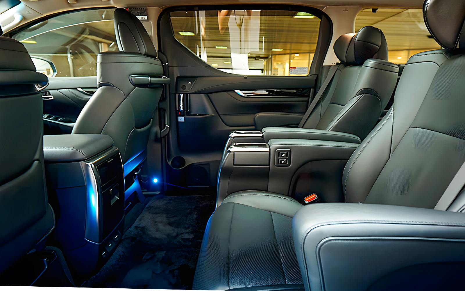 Private Car Transfers: Kansai Airport to/from All Hotels in Osaka, Kyoto, Nara, or Kobe Image 4
