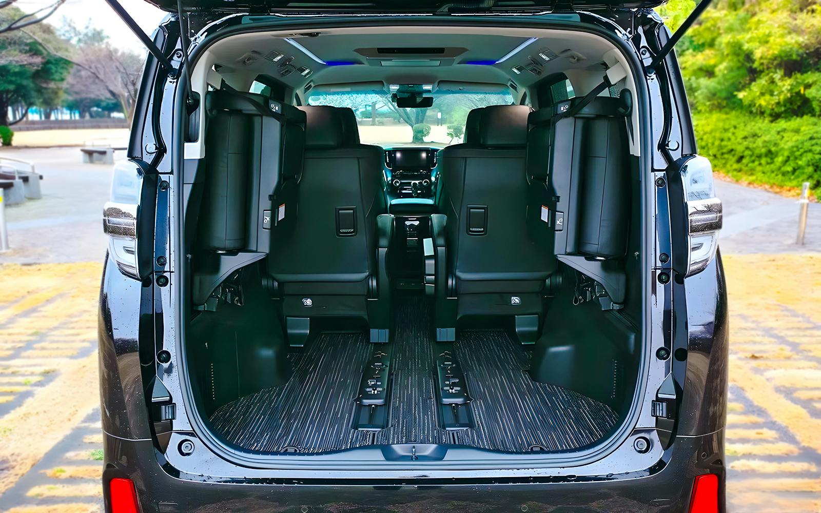 Private Car Transfers: Kansai Airport to/from All Hotels in Osaka, Kyoto, Nara, or Kobe Image 5